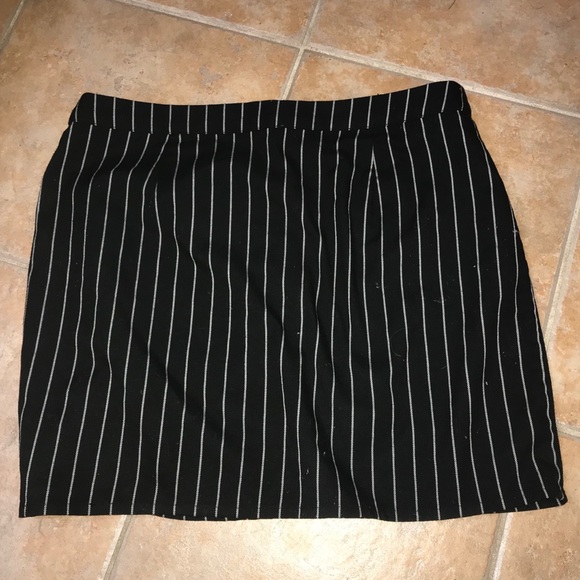 striped skirt with a zipper on the front - Picture 2 of 3
